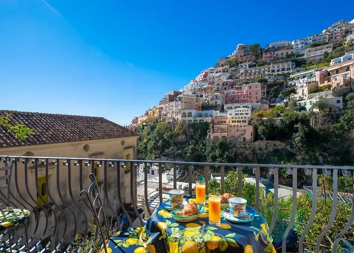 Casa Leucosia, Centro