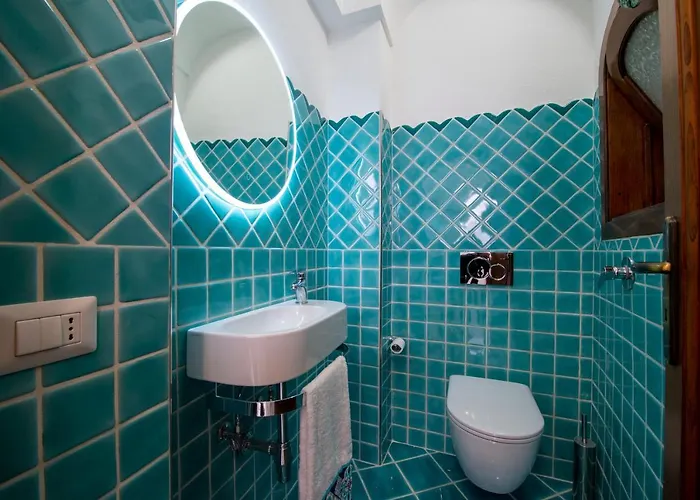 Casa Leucosia, Centro *